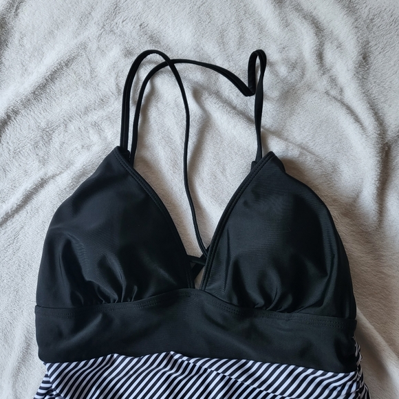 Shein swimsuit black and white stripe one piece women's 0XL - Picture 3 of 7